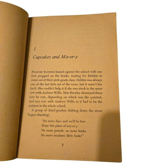 New Girl (Original Title: Break A Leg!) By Stella Pevsner 1st Printing 1970 - Picture 7 of 7